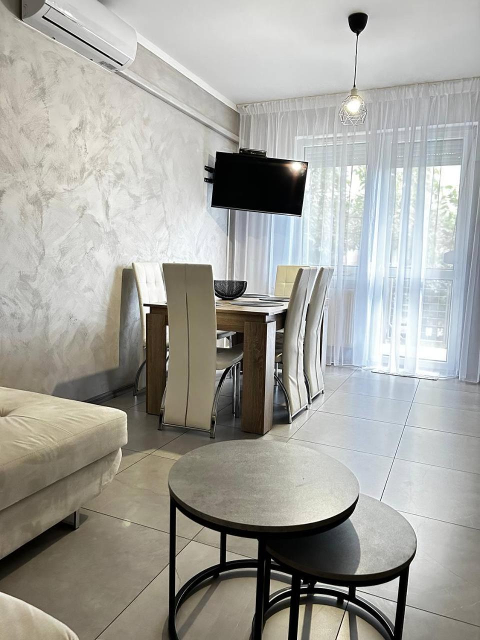 Sunhouse Apartman Hajduszoboszlo Ngoại thất bức ảnh