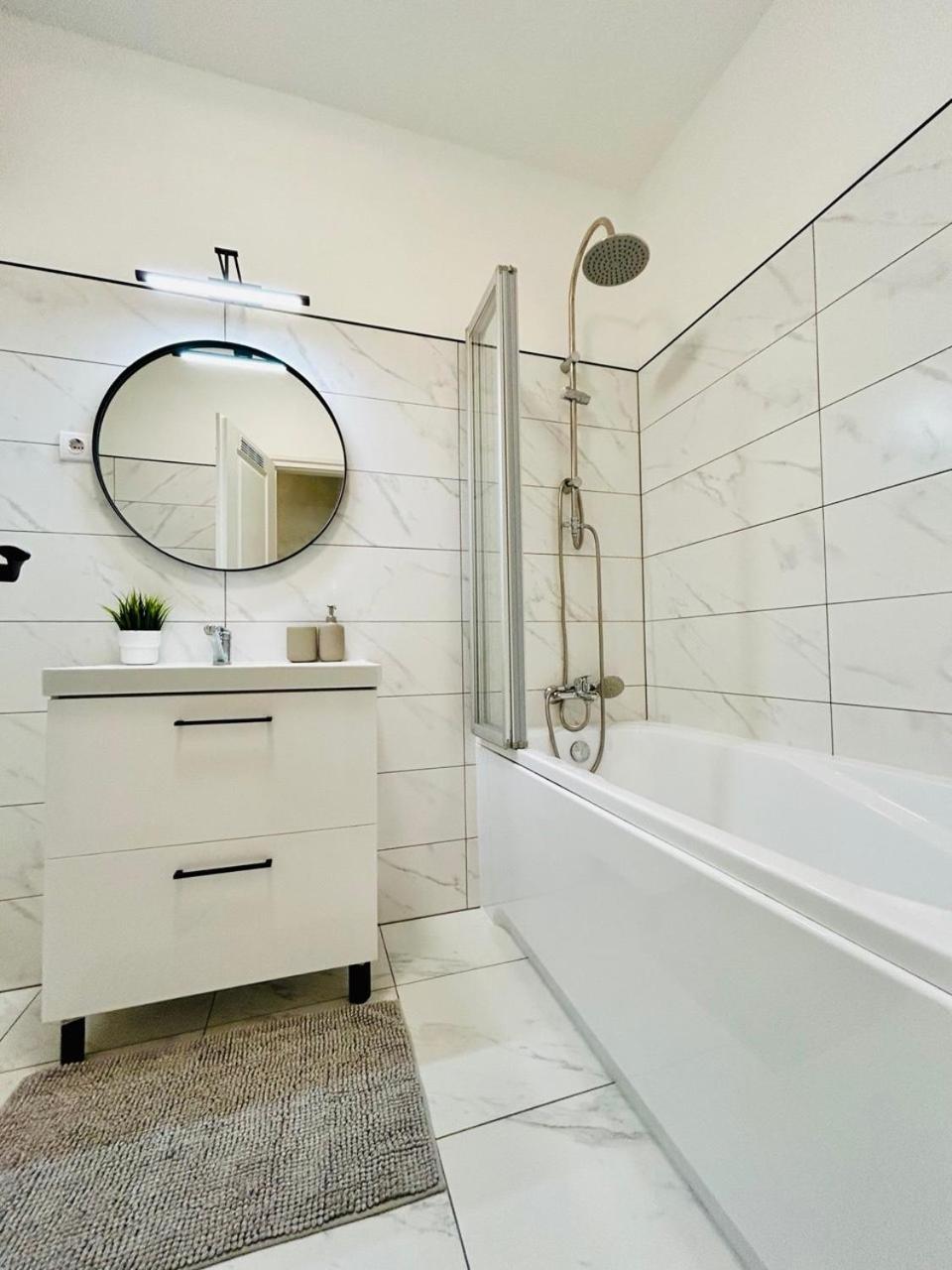 Sunhouse Apartman Hajduszoboszlo Ngoại thất bức ảnh